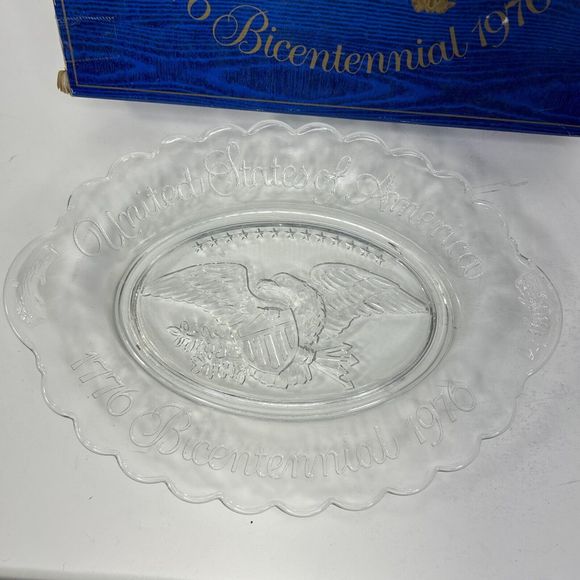 Avon Vintage United States 1776 Bicentennial 1976 Glass Plate and 2pc Soap Set - Picture 3 of 11